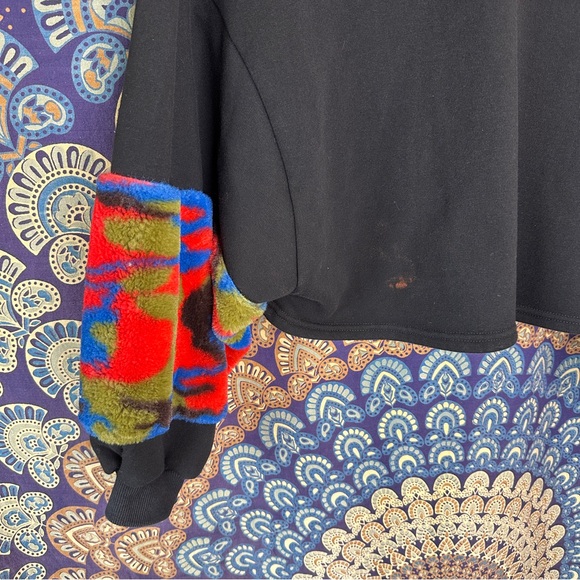 Cropped funky sweater - Picture 2 of 11